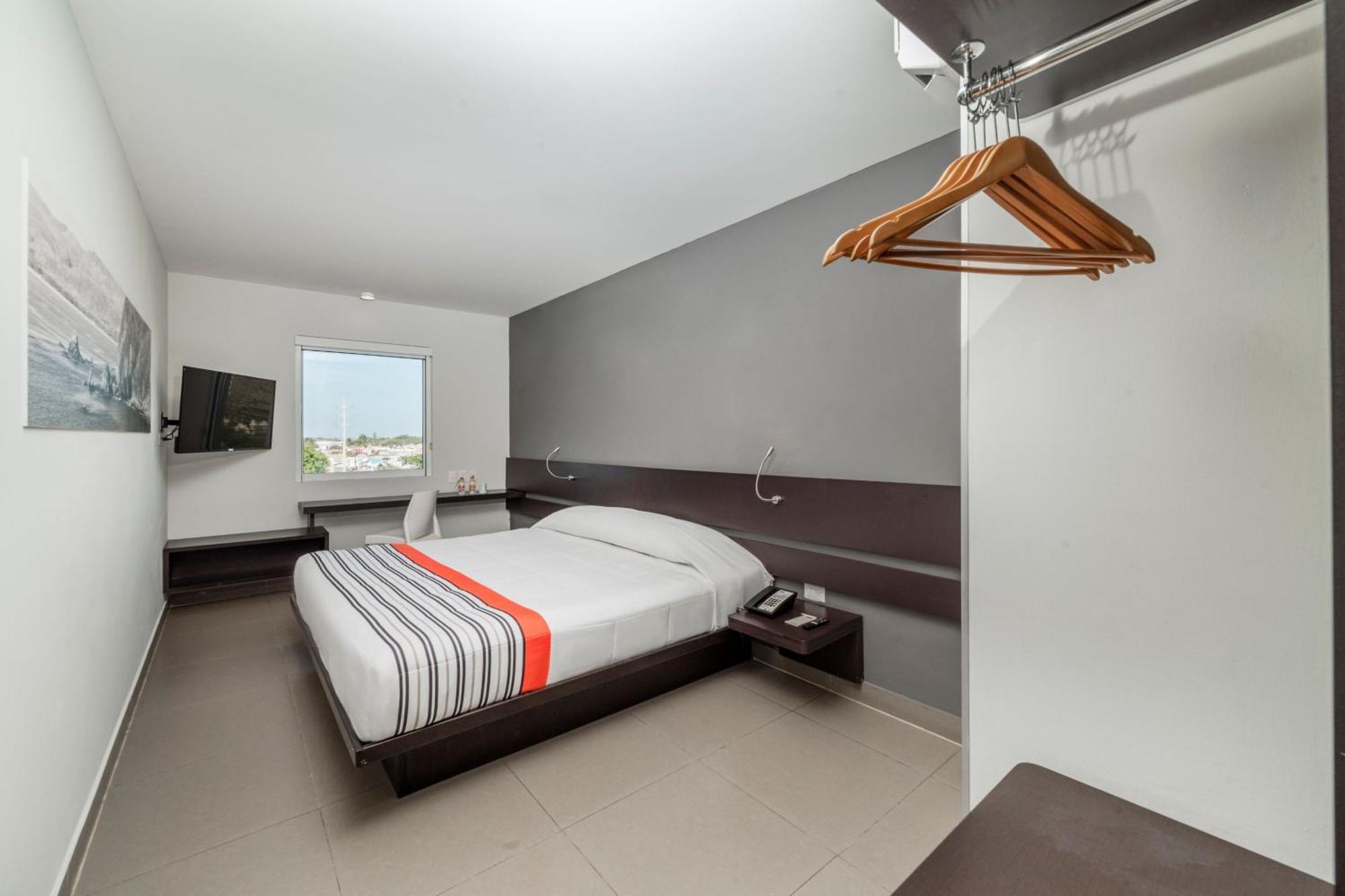 City Express Junior By Marriott Ciudad Del Carmen Aeropuerto Exterior photo